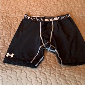 Men’s UA compression shorts